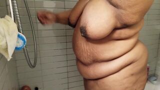 hot ebon big beautiful woman takes a shower - 4 image