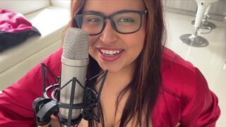 ASMR ROLEPLAY IN SPANISH STEPMOM FLIRTS U!