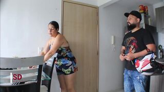 unknown bitch pays transportation in a very rich way- porn in Spanish - 2 image