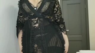 WANT TO CUM? LOOK AT MY WET BIG TITS STEPMOTHER - 4 image