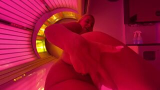 Stranger filmed me at the solarium while I played my pussy to orgasm. - 7 image