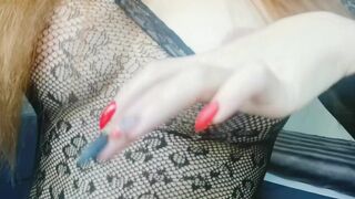 MILF STEPMOM SLUT FUCKING HER PUSSY WITH A TOY