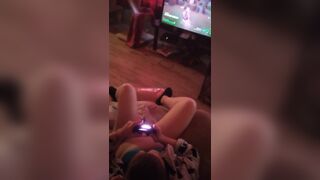 Caught gamer girl in panties and bra playing Fortnite - 10 image