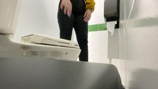 Camera in bathroom records hotel company executive - 14 image