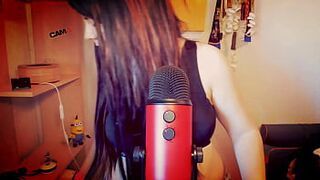 Sensual Mouth Sounds for Beautiful Italian Milf