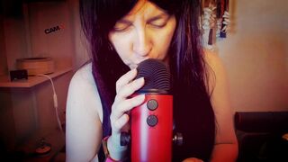 Sensual Mouth Sounds for Beautiful Italian Milf