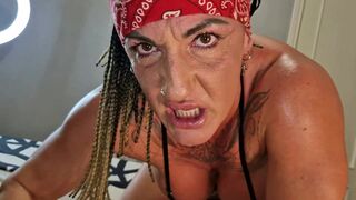 Danaxmuscles busts and deepthroats a big cock (Trailer)