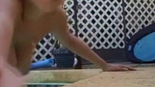 Sexy Fun In The Amateur Pool!