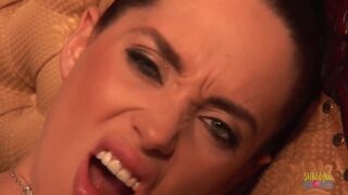 Stunning babe likes to fuck while her big tits bounce