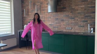 TRYING ON CLOTHES . SEXUAL MILF.