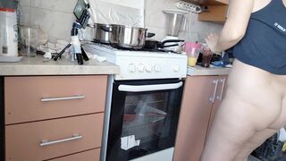 Sexy mom having breakfast in the bedroom, hairy, big, big ass. Sexy amateur wife fingers her until orgasm. - 1 image