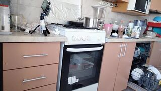 Sexy mom having breakfast in the bedroom, hairy, big, big ass. Sexy amateur wife fingers her until orgasm. - 14 image