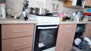 Sexy mom having breakfast in the bedroom, hairy, big, big ass. Sexy amateur wife fingers her until orgasm. - 4 image