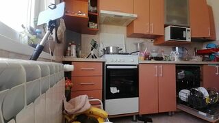 Sexy mom has breakfast in the bedroom, hairy, big, big ass. Sexy amateur wife fingers her to orgasm. - 4 image