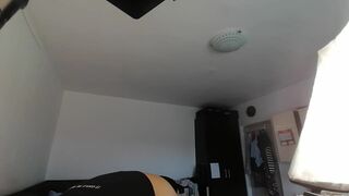 Amateur wife doing naked chores around the house. Amateur wife blows with carrot. - 2 image