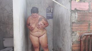Paolitasexy & Magoculionero1 take turns deepthroating and riding each other's huge tits in the shower - 4 image
