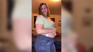Bbw milf looks so good in her jeans she must make herself cum! - 2 image