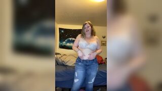 Bbw milf looks so good in her jeans she must make herself cum! - 5 image