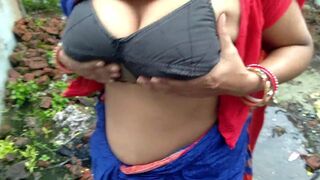 Desi Indian Bhabhi Public Outdoor Big Boobs Show Compilation - 3 image