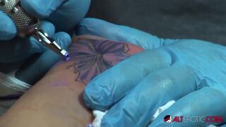 Shyla Stylez gets tattooed while playing with her tits - 3 image
